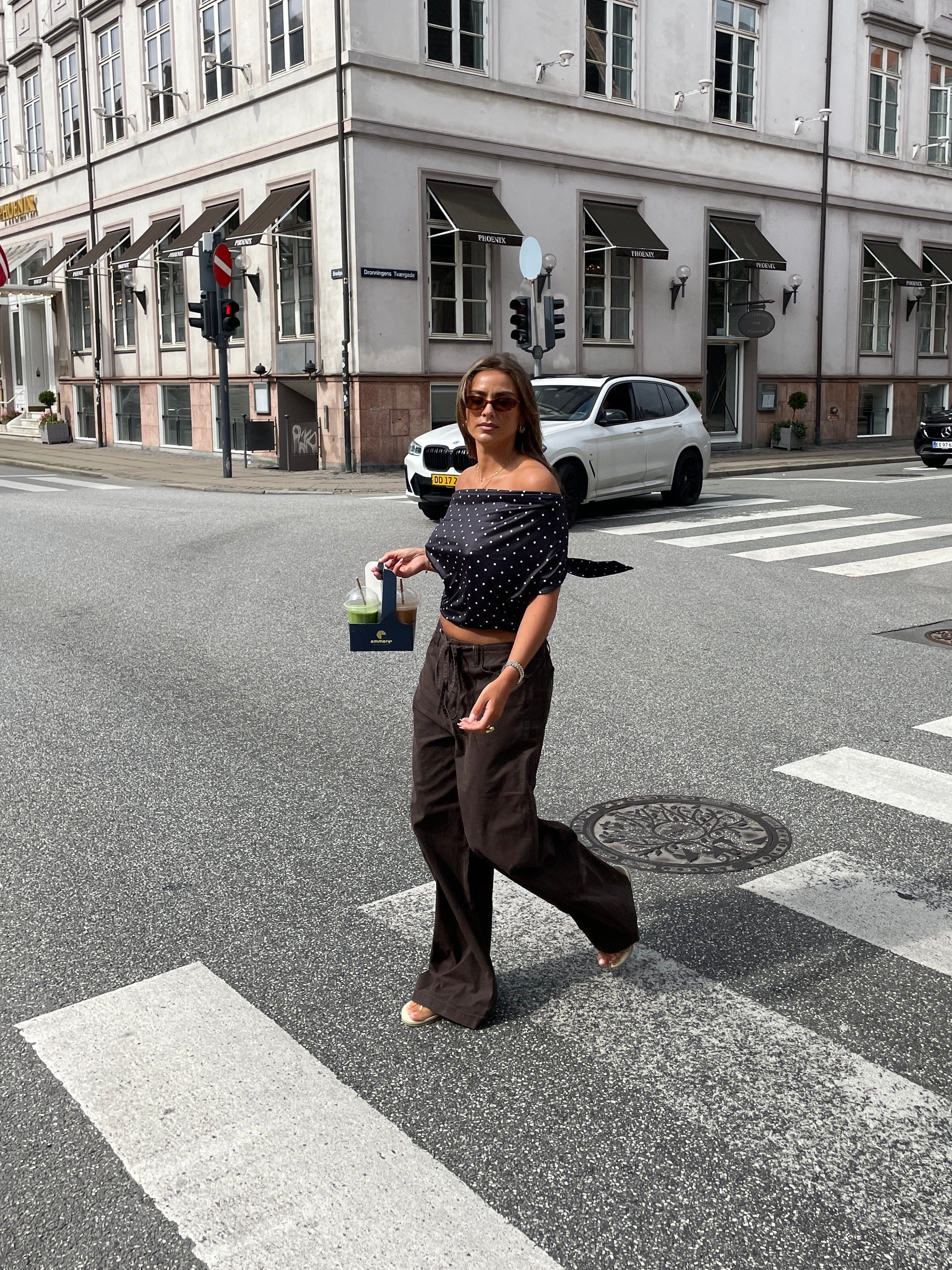 Lara polkaprikket off shoulder top - Sort/Hvid