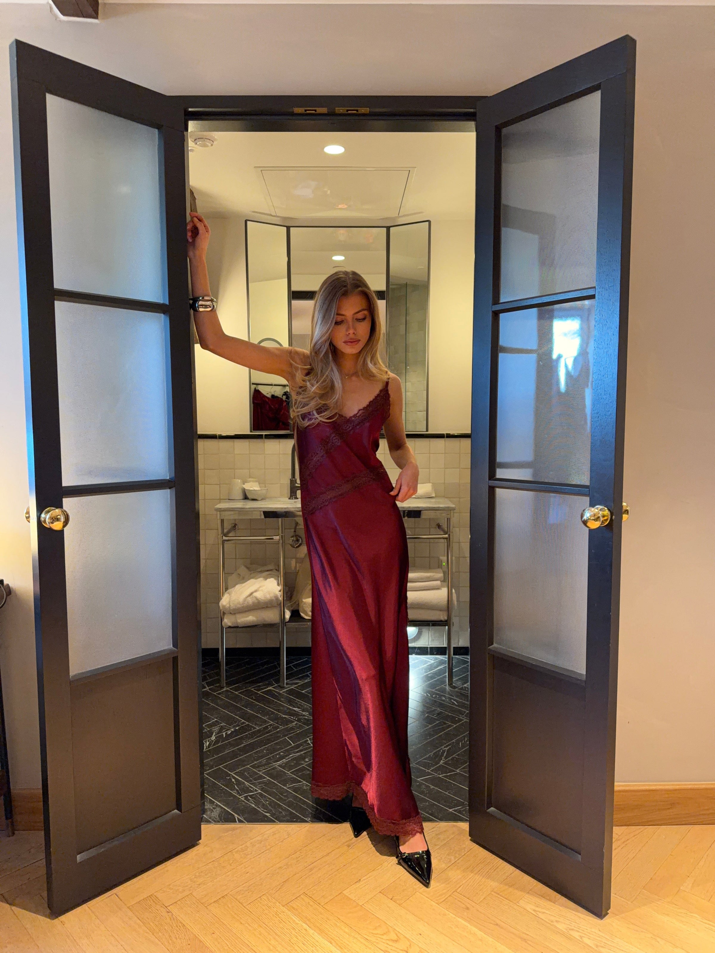 Dora maxi satin lace dress - Burgundy